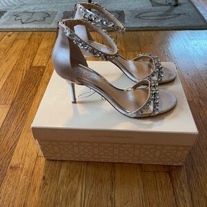 Jewel Badgley Mischka  Champagne Embellished Heels